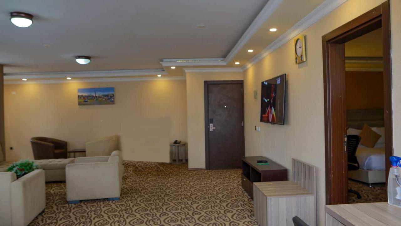 Holiday Hotel Addis Abeba Buitenkant foto