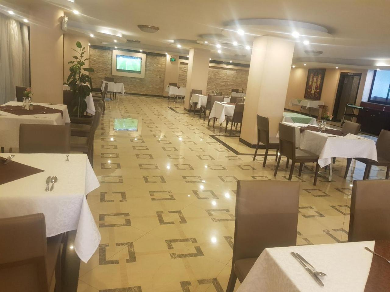 Holiday Hotel Addis Abeba Buitenkant foto
