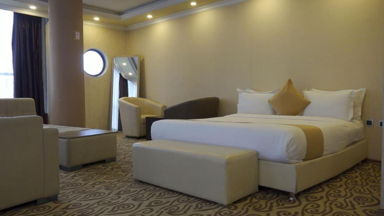 Holiday Hotel Addis Abeba Buitenkant foto
